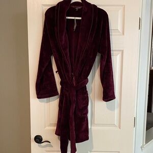 Victoria’s Secret Short Plush Robe NWT XS/S